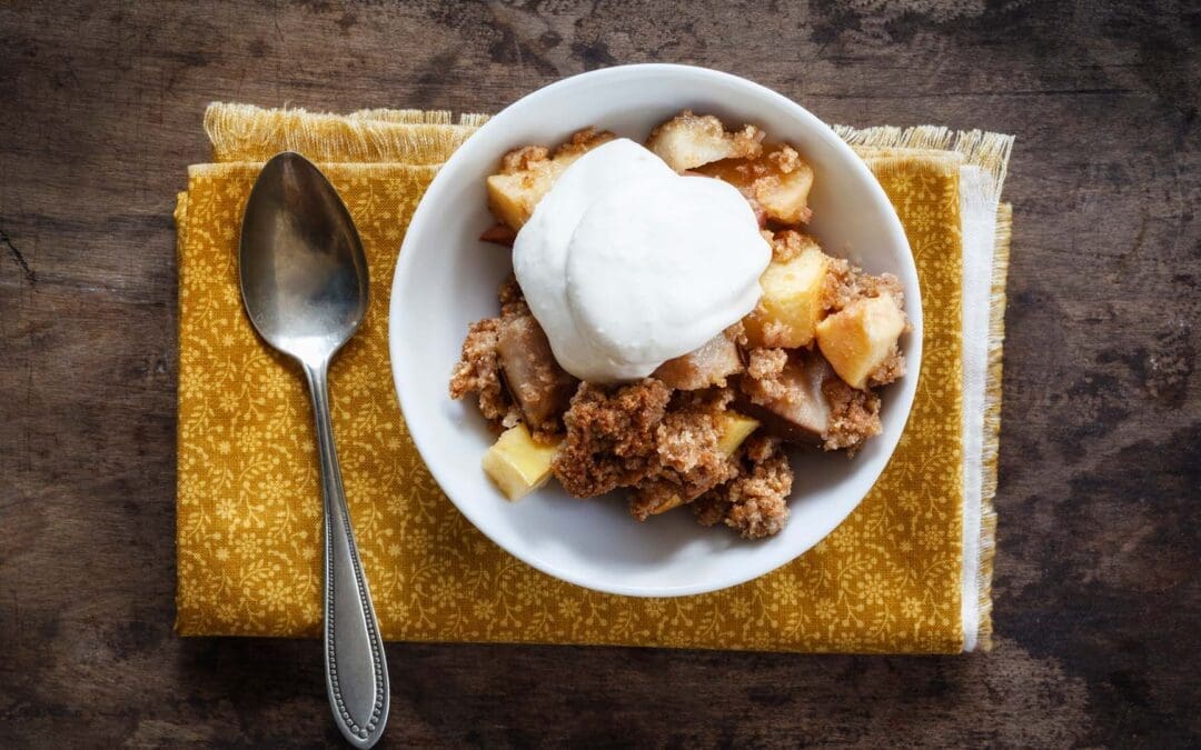 A Healthy Apple Crumble Recipe That’s Perfect For The Weekend