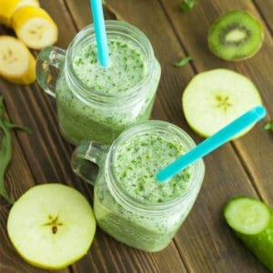 fresh green smoothies for weight loss on a wooden table