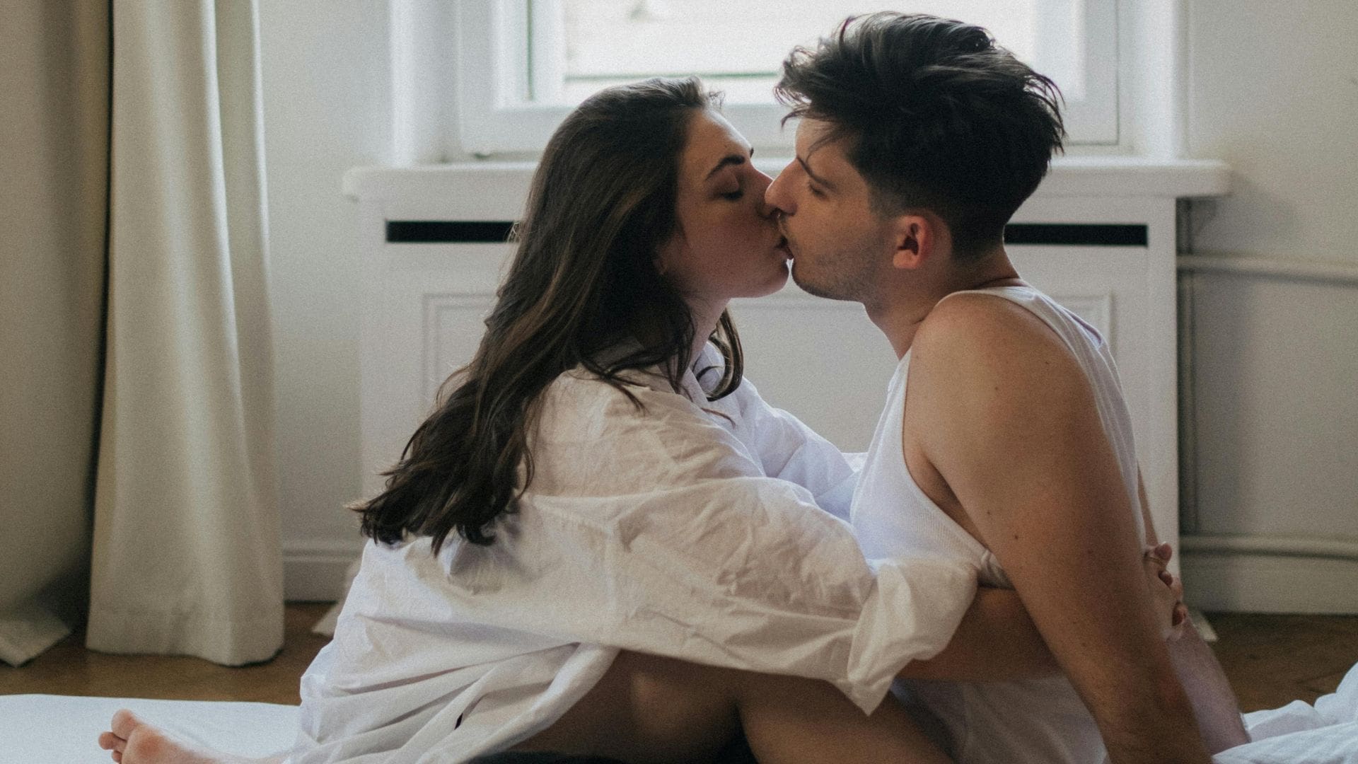 hetero caucasian couple not getting STD from kissing