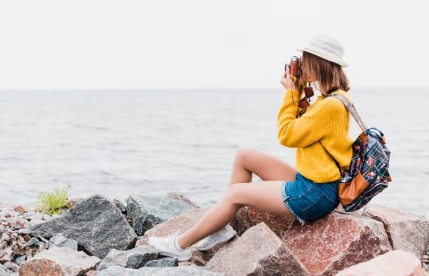 travel solo woman with backpack travelling